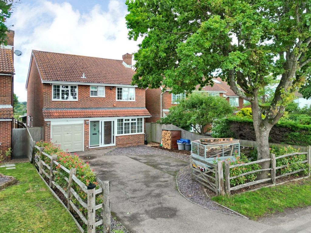 4 bed detached house for sale in Marshfoot Lane, Hailsham BN27, £