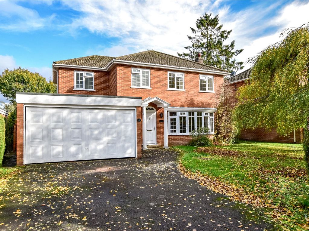 4 bed detached house for sale in Beech Lane, Prestwood, Great Missenden