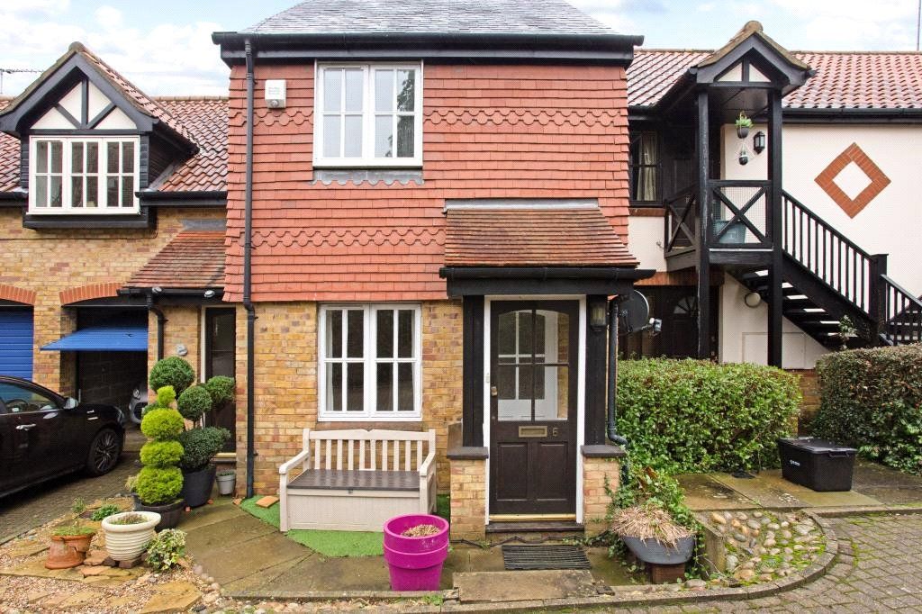 2 bed terraced house to rent in Cosne Mews, Harpenden, Hertfordshire