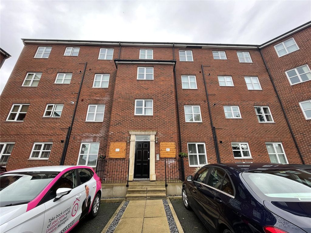 2 bed flat to rent in Lathom Court, Huyton L36, £700 pcm Zoopla