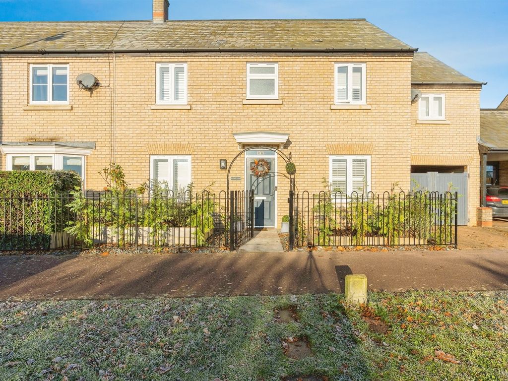 5 bed semidetached house for sale in High Street, Great Cambourne