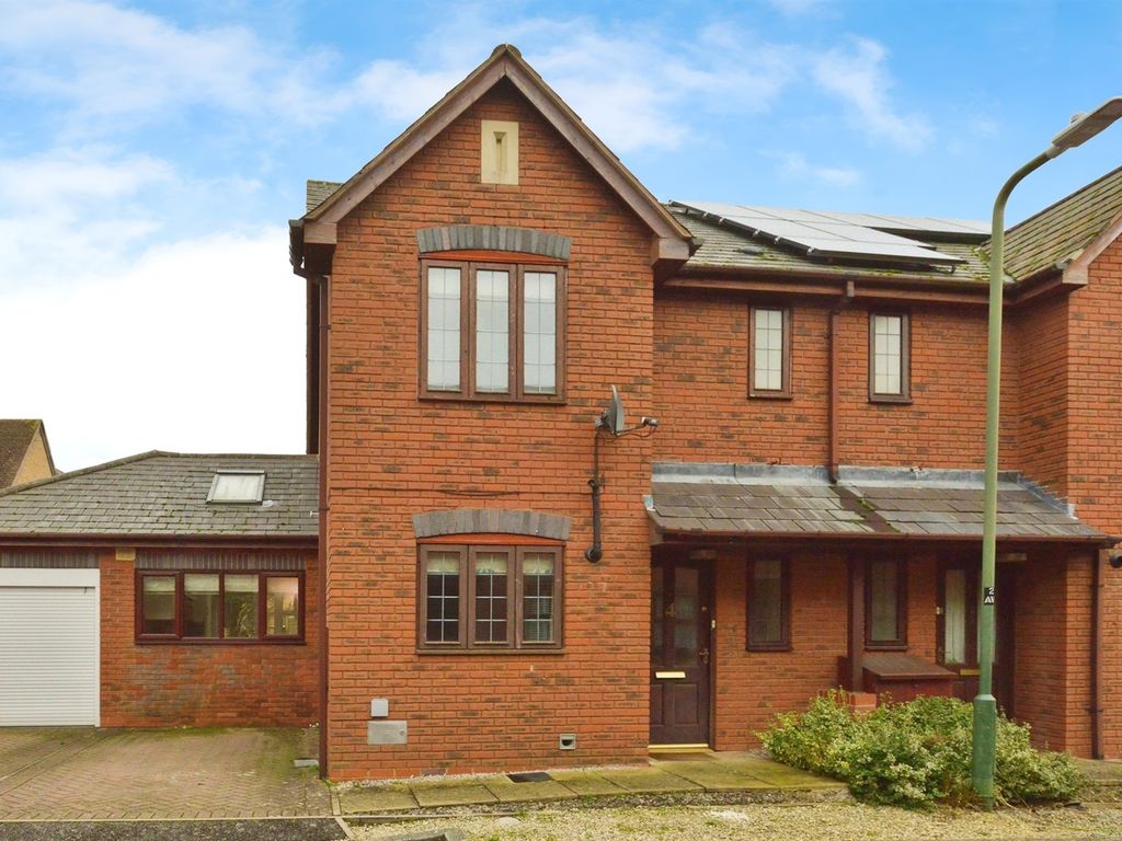 3 bed semidetached house for sale in Amberley Walk, Kingsmead, Milton
