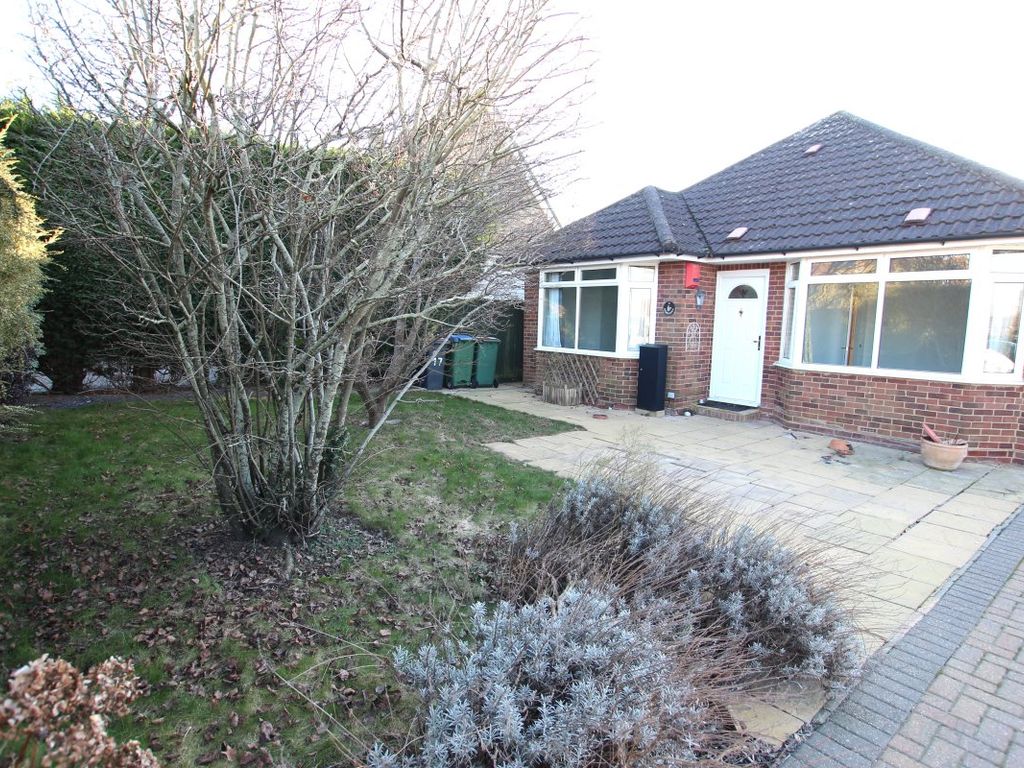4 bed detached house to rent in Agate Lane, Horsham RH12, £2,500 pcm