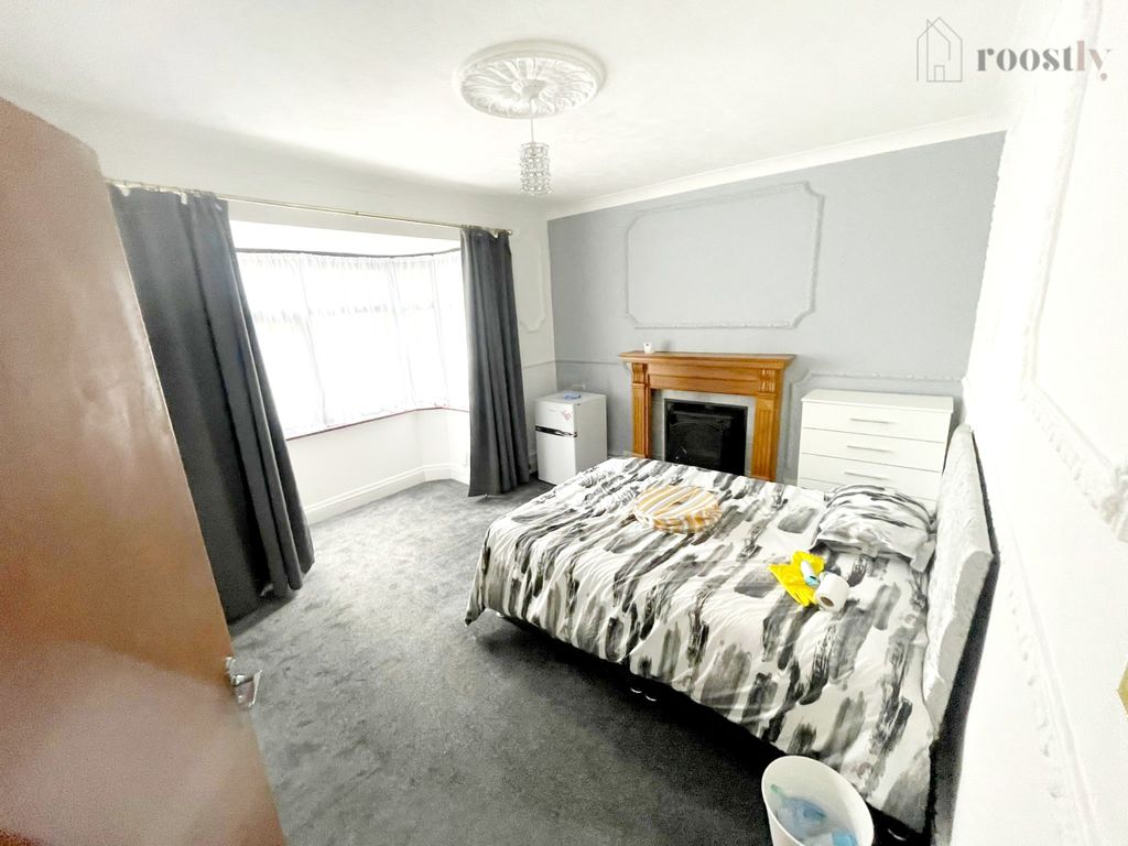 4 bed detached house to rent in Bristol Road South, Northfield