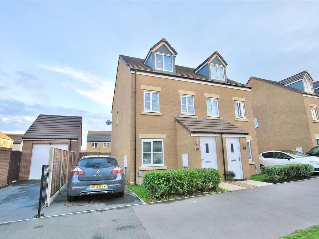 3 bed semidetached house for sale in Theedway, Leighton Buzzard LU7, £