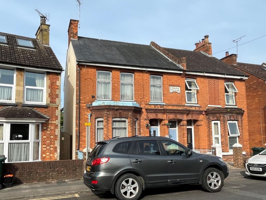 4 bed semidetached house for sale in Christchurch Road, Ashford TN23