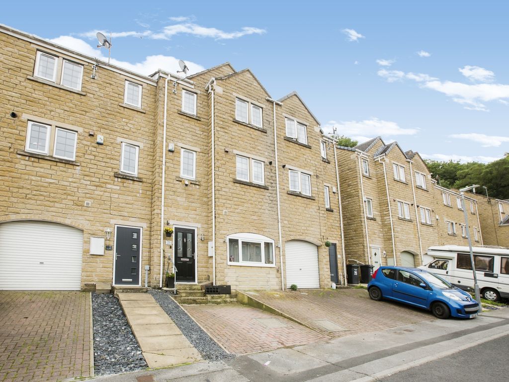 4 bed terraced house for sale in Princeton Close, Pellon, Halifax, West