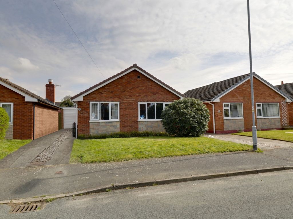 2 bed detached bungalow for sale in Chaseview Road, Alrewas, BurtonOn