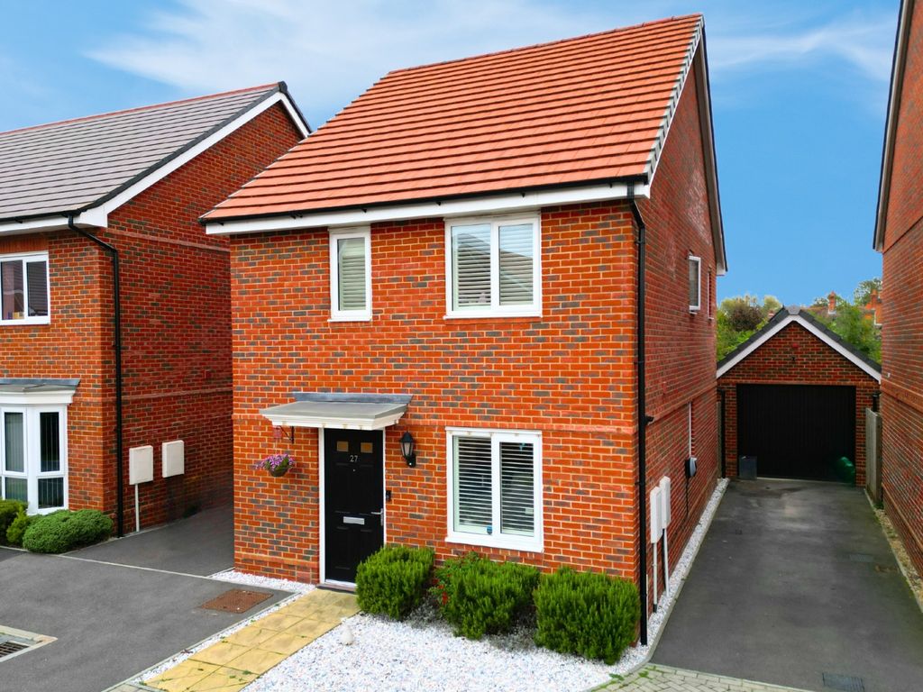 3 bed detached house for sale in Fingal Crescent, Spencers Wood