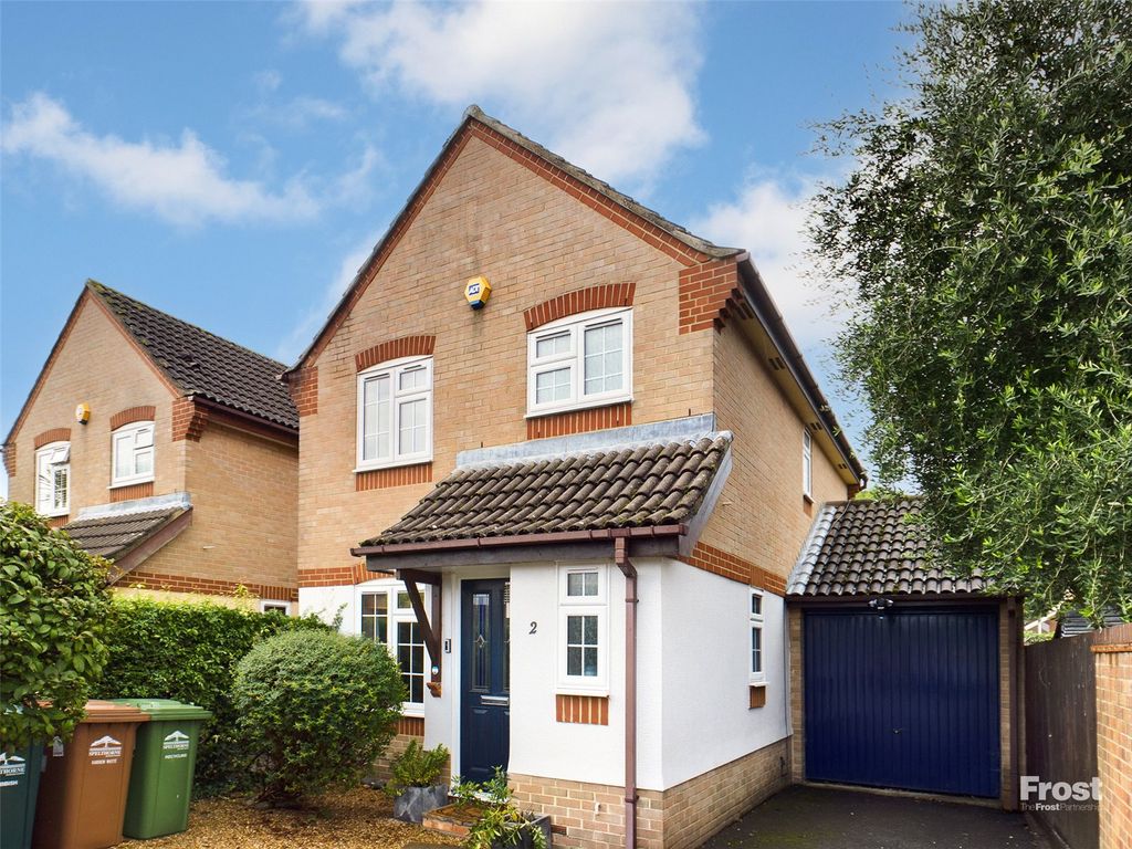 3 bed detached house for sale in Masefield Way, Stanwell, Middlesex