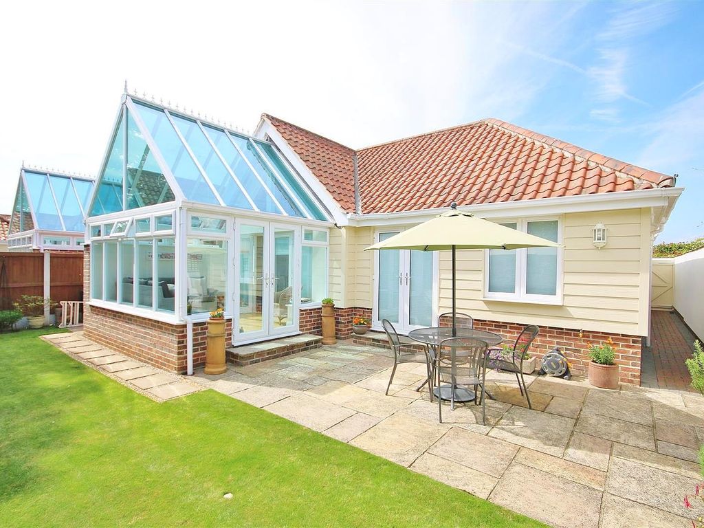3 bed detached bungalow for sale in Frinton Road, Kirby Cross, Frinton
