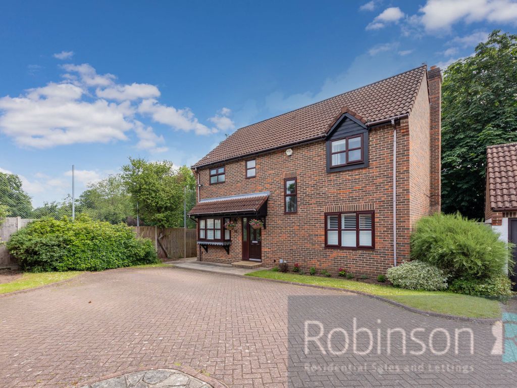 5 bed detached house for sale in Highgrove Park, Maidenhead, Berkshire