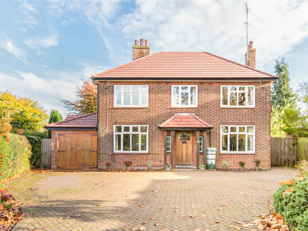 4 bed detached house for sale in Gawsworth Road, Macclesfield, Cheshire