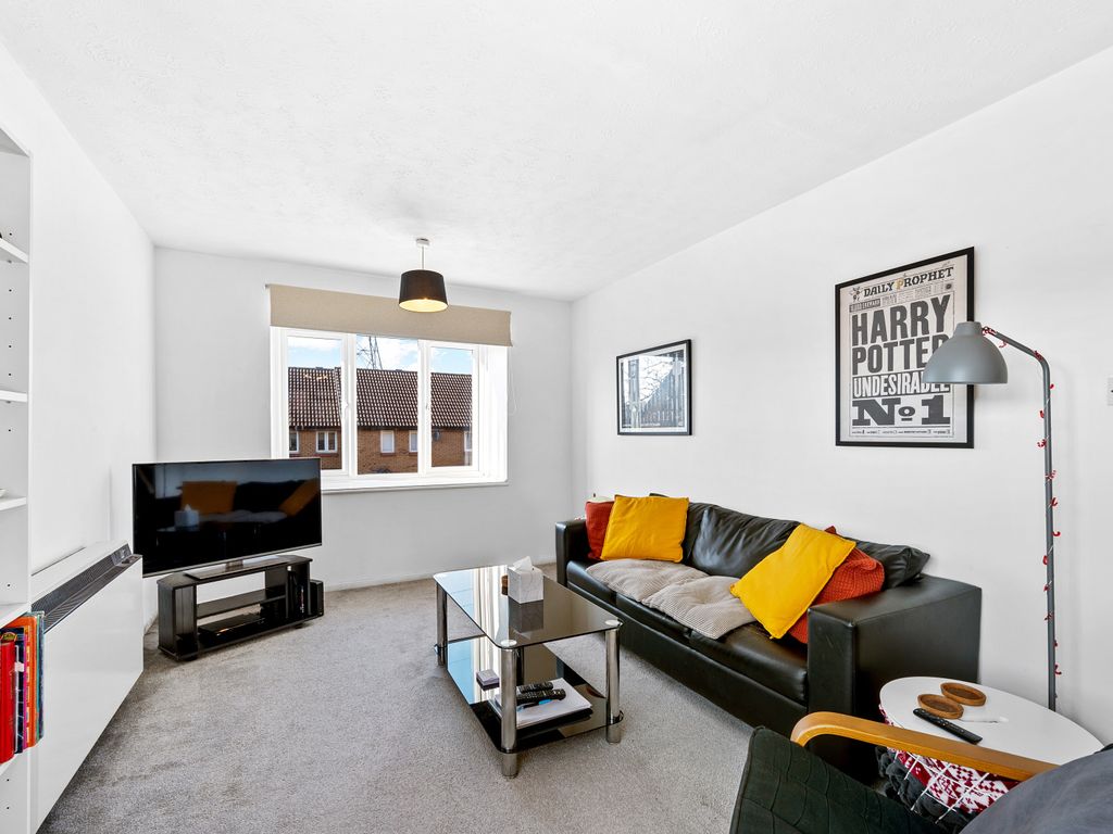 2 bed flat to rent in Kipling Drive, London SW19 Zoopla