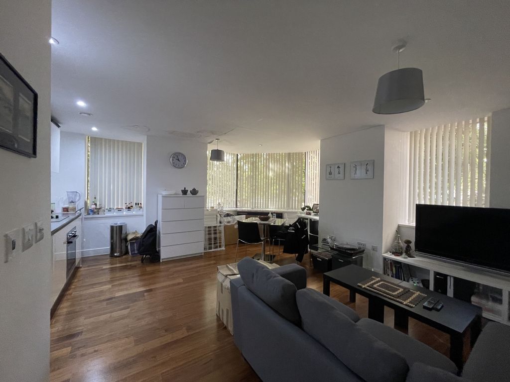 1 bed flat to rent in Metropolitan House, 1 Hagley Road, Birmingham