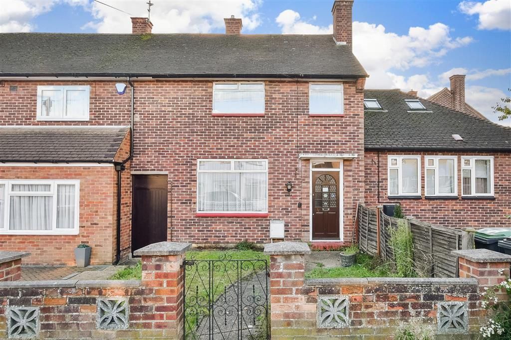 2 bed terraced house for sale in Torrington Gardens, Loughton, Essex