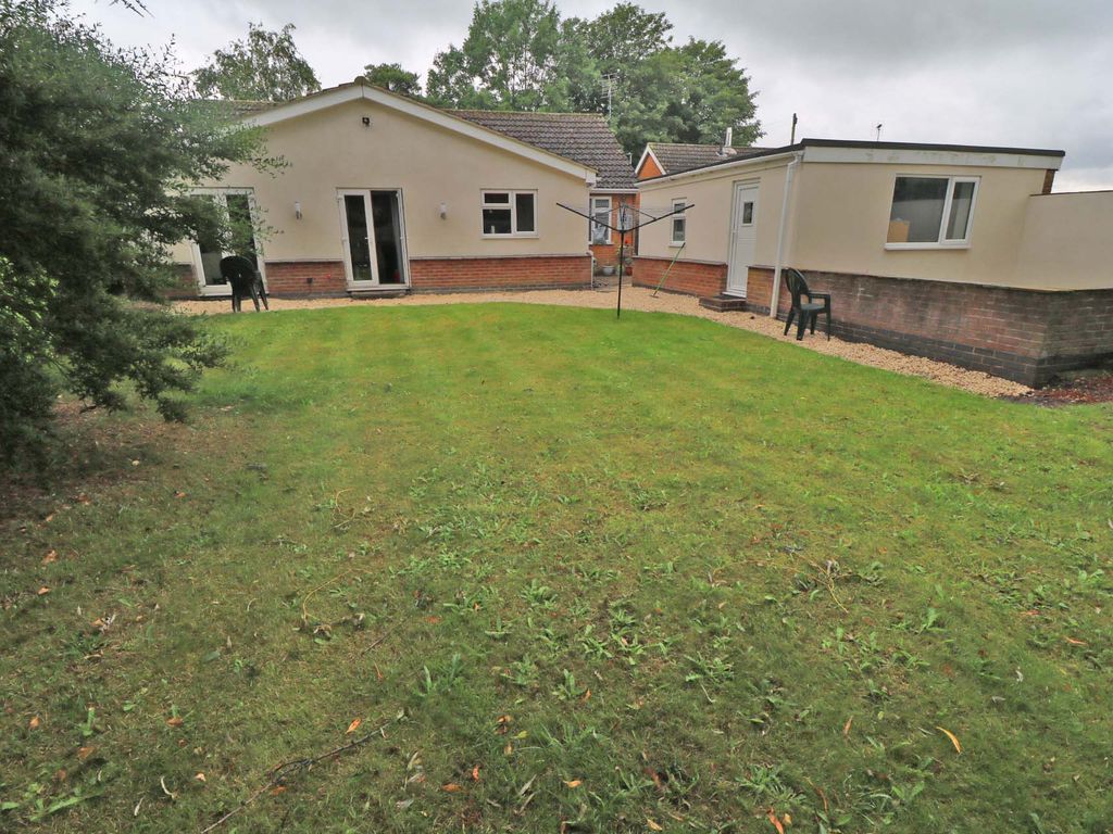 3 bed detached bungalow for sale in Belgrave Close, Belton, Doncaster