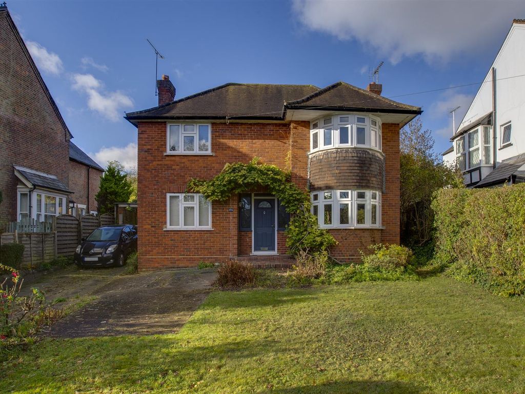 4 bed detached house for sale in Amersham Road, High HP13, £