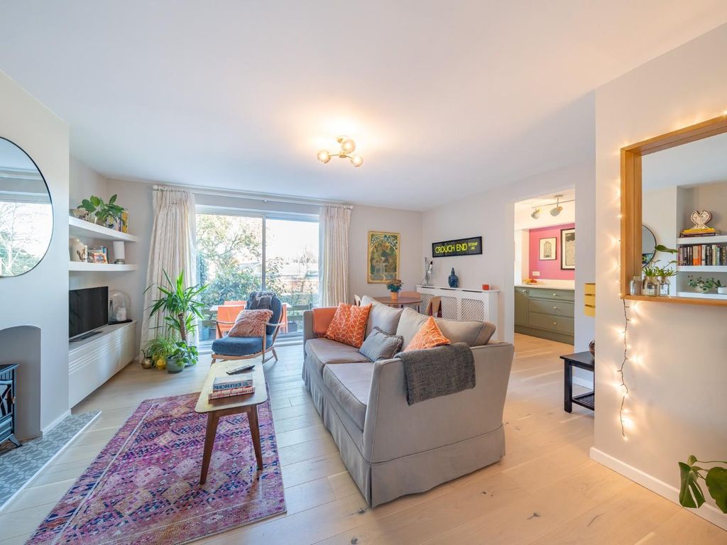 2 bed flat for sale in Fountain Gardens, Windsor SL4, £400,000 Zoopla