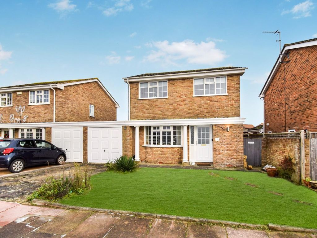 3 bed linkdetached house for sale in Vincent Close, Eastbourne BN23