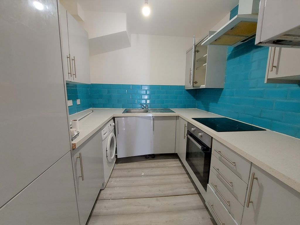 2 bed property to rent in Woburn Avenue, Elm Park, Hornchurch RM12, £