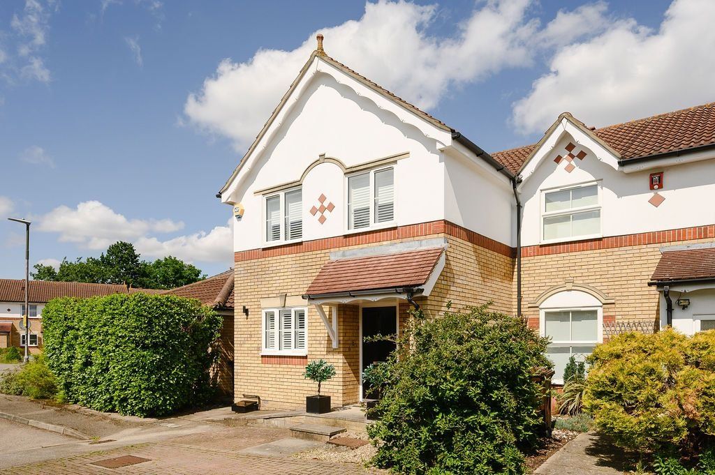 4 bed semidetached house for sale in Hadleigh Close, London SW20, £