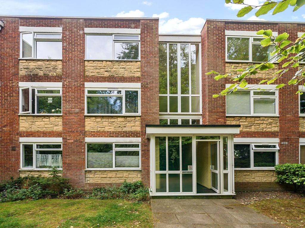 2 bed detached house for sale in Woodcote Road, Wallington SM6 Zoopla