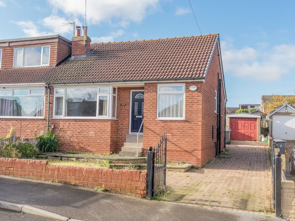 3 bed semidetached house for sale in Scott Green Crescent, Morley