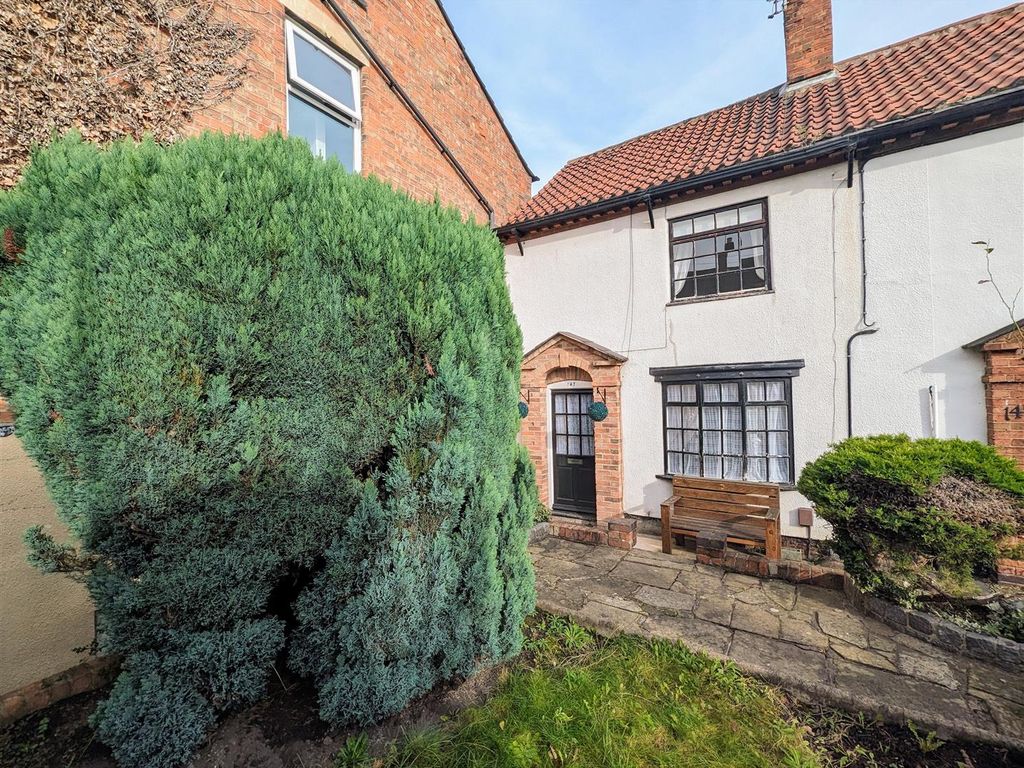 2 bed end terrace house for sale in Barnby Gate, Newark NG24, £140,000