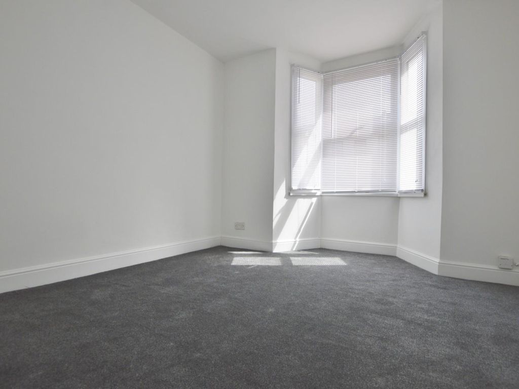 5 bed terraced house to rent in Neville Road, London E7, £2,800 pcm