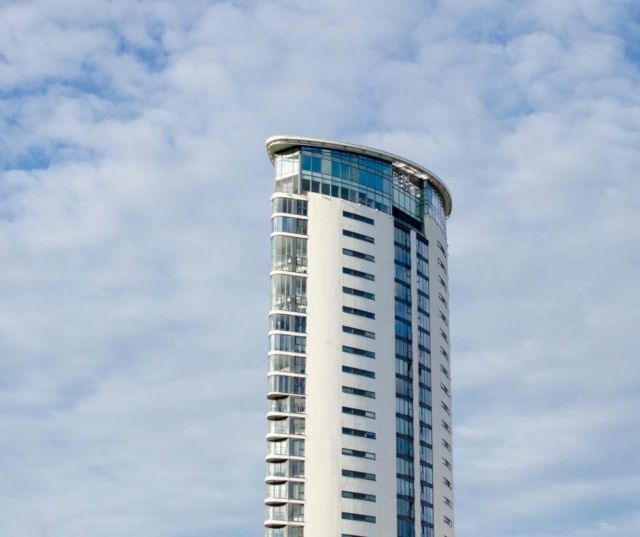 2 bed flat to rent in Meridian Tower, Trawler Road, Swansea. SA1, £