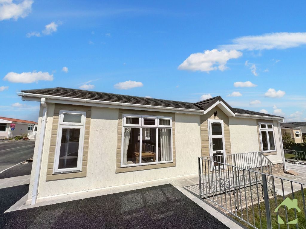 2 bed mobile/park home for sale in Burlingham Park, Garstang, Preston