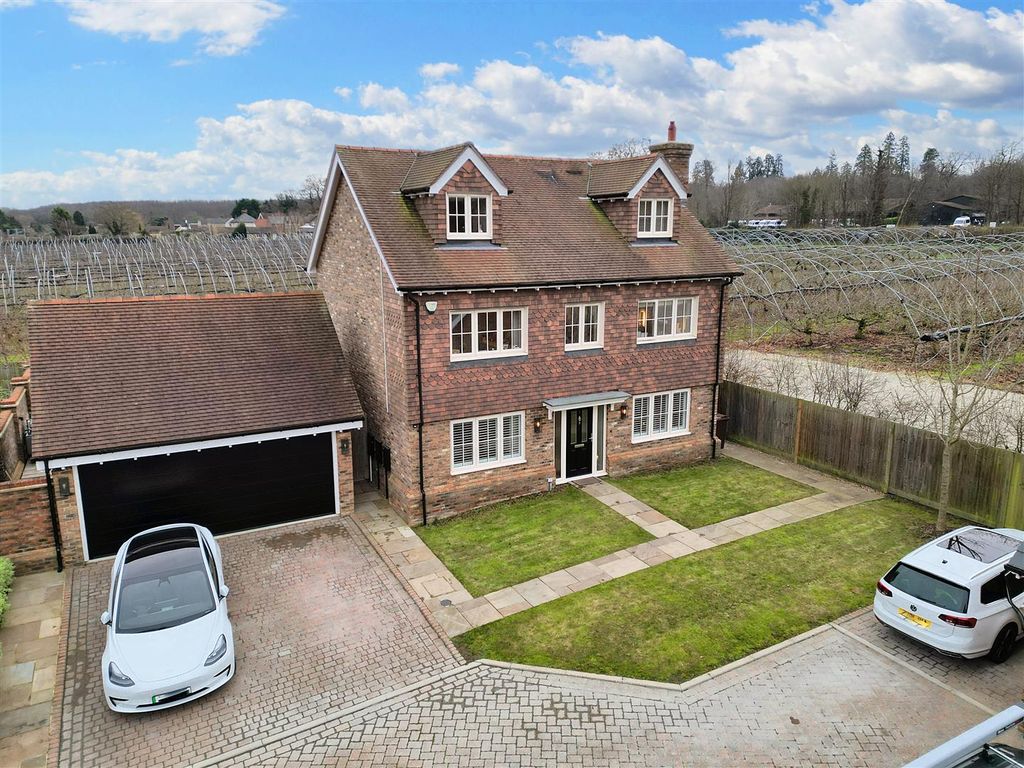 4 bed detached house for sale in Penny Close, Boughton Monchelsea