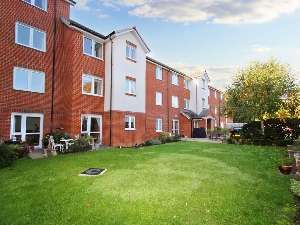 1 bed flat for sale in Laburnum Court, 9 Harefield Road, Uxbridge UB8