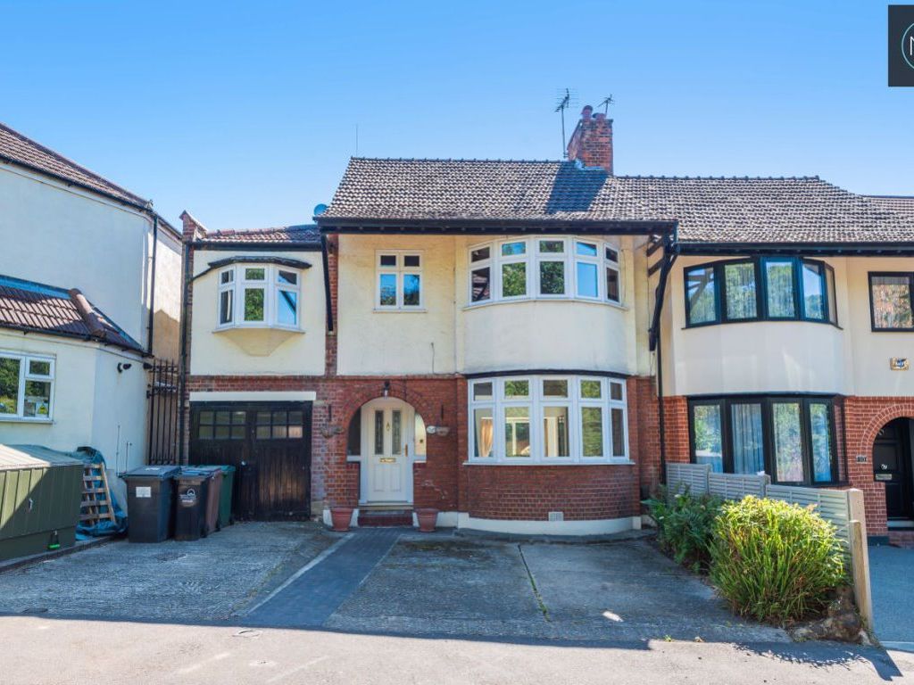 4 bed semidetached house to rent in Gascoigne Gardens, Woodford Green