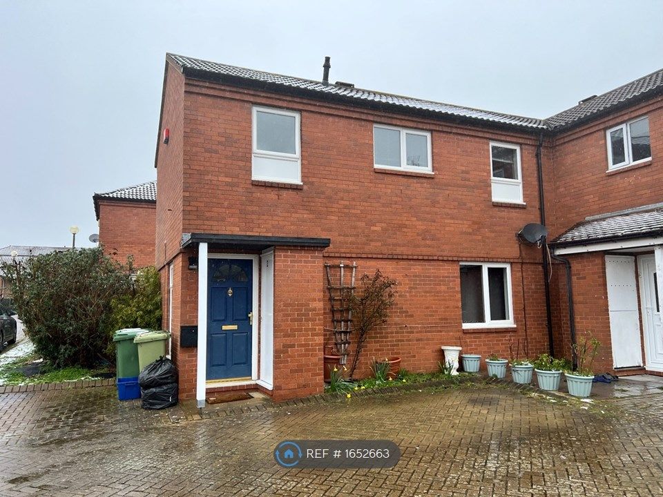 3 bed semidetached house to rent in Lamport Court, Great Holm, Milton