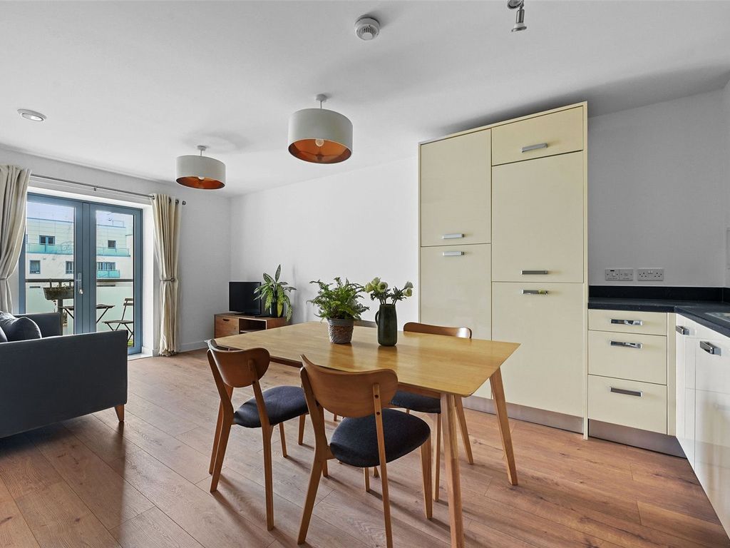 2 bed flat for sale in Cardigan Road, Bow E3, £450,000 - Zoopla