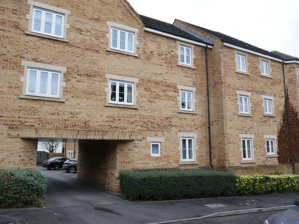 2 bed flat to rent in Monk Barton Close, Yeovil BA21, £800 pcm Zoopla