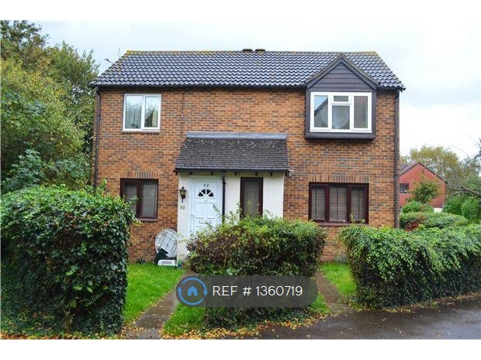 2 bed to rent in Connaught Gardens, Morden SM4, £1,800 pcm