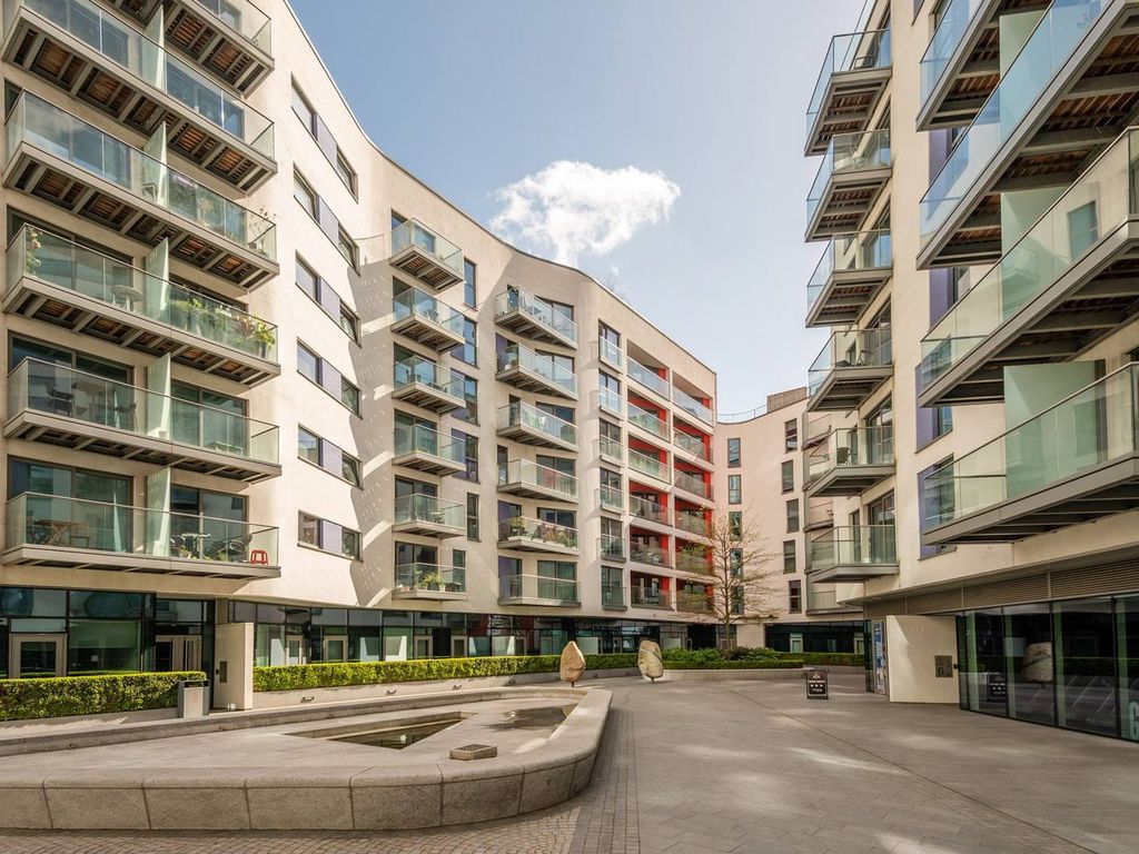 2 bed flat to rent in Saffron Central Square, East Croydon, Croydon CR0