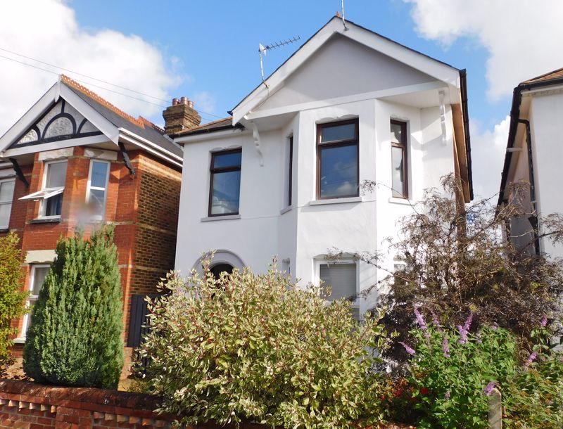 2 bed flat for sale in First Floor Garden Flat. Nortoft Road