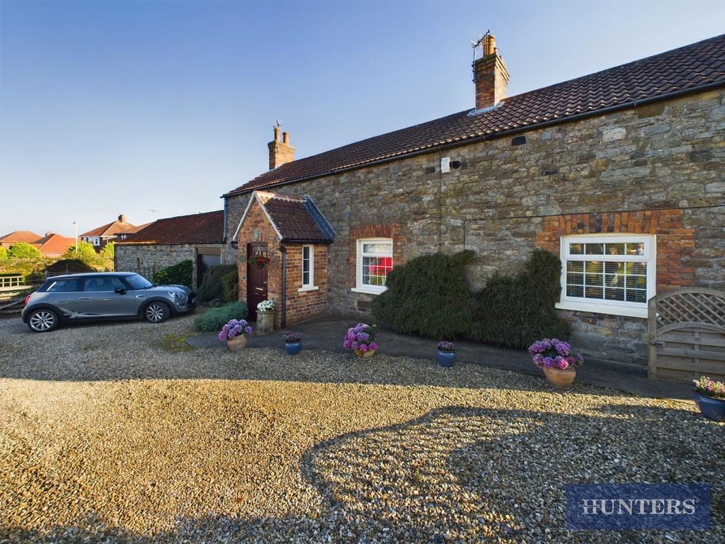 3 bed link detached house for sale in Osgodby Lane, Scarborough YO11, £