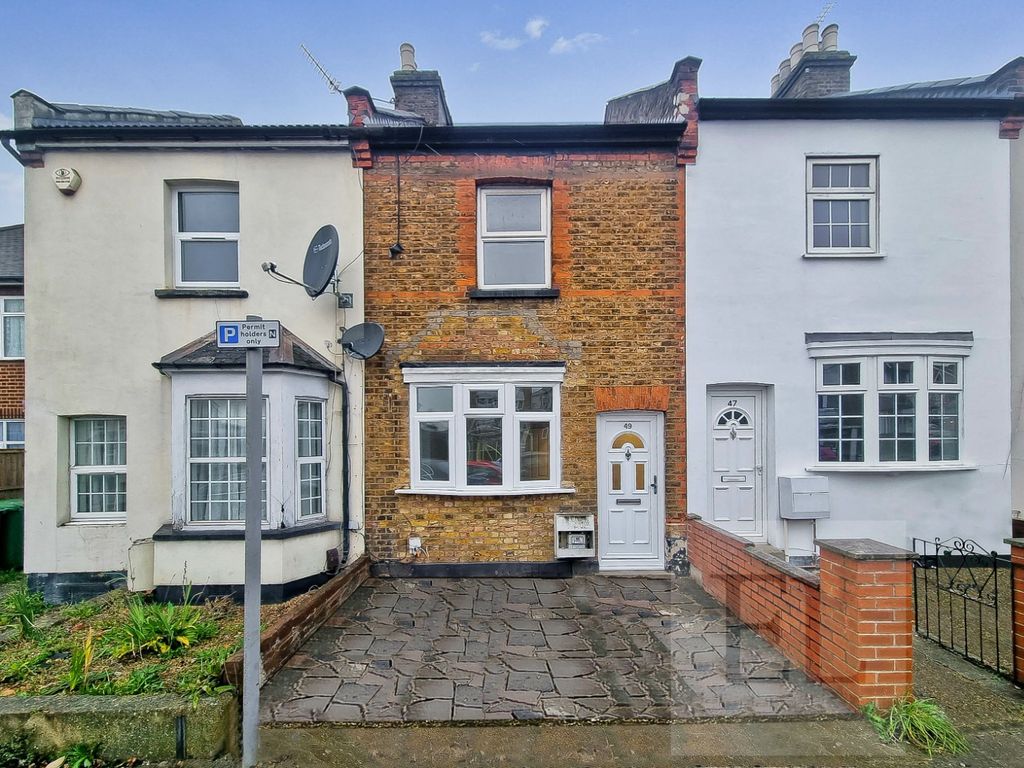 3 bed terraced house to rent in Greenford Road, Harrow, Greater London