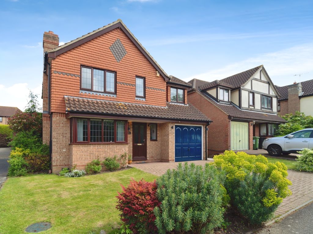 4 bed detached house for sale in Sweet Briar Drive, Laindon, Basildon SS15, £550,000 Zoopla