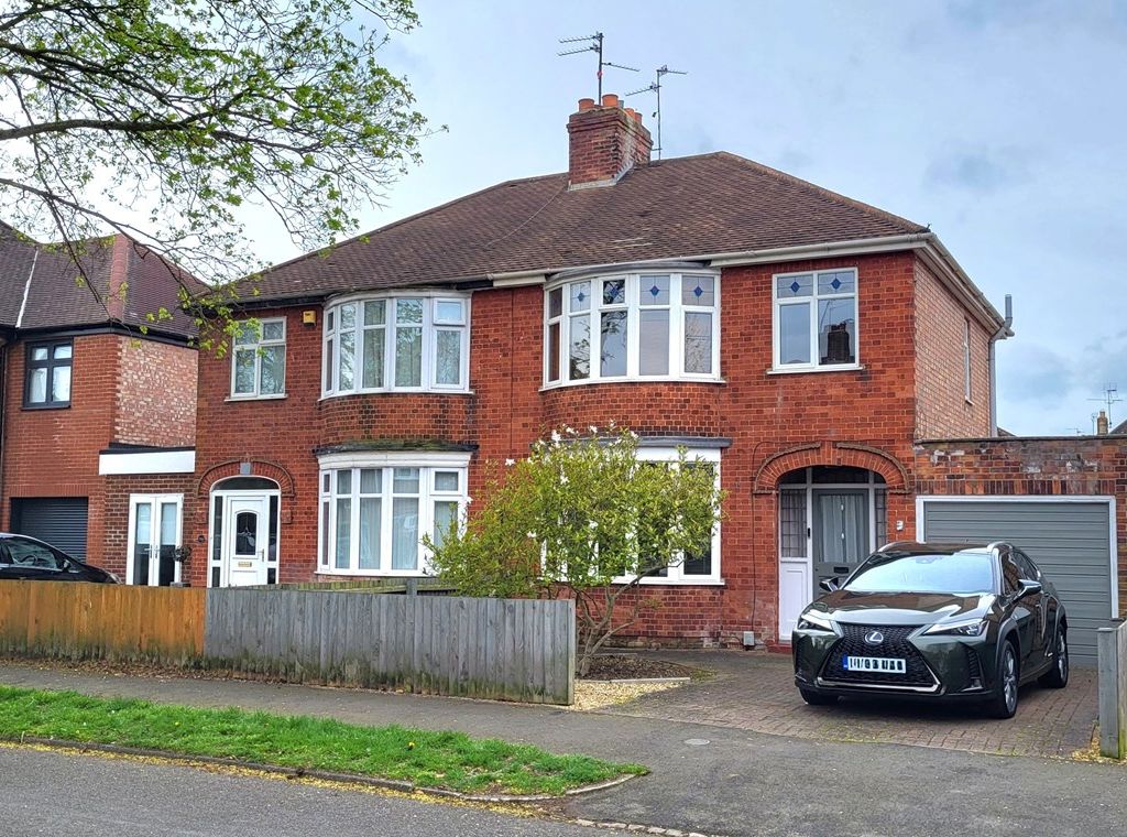3 bed semidetached house for sale in Fane Road, Walton, Peterborough
