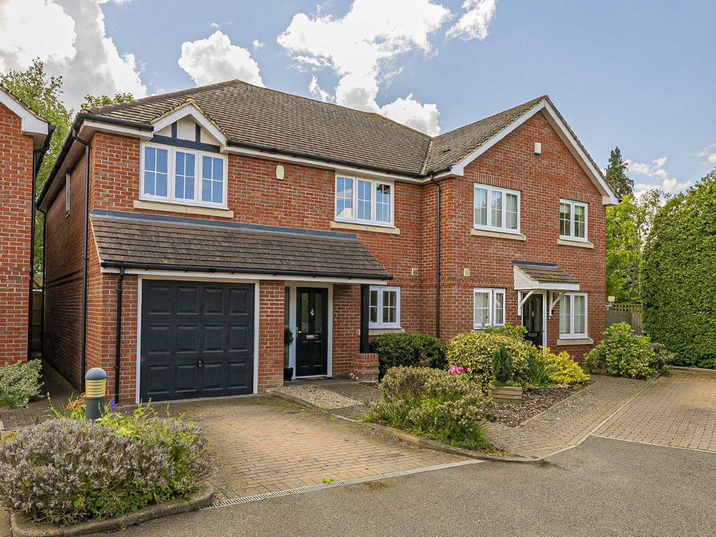 4 bed semidetached house for sale in Rosemead Close, Surbiton KT6 Zoopla