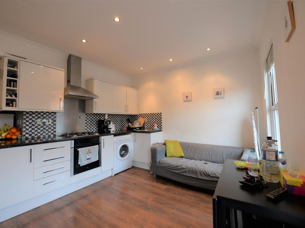 1 bed flat to rent in Chigwell Road, Woodford Bridge, Essex IG8 Zoopla