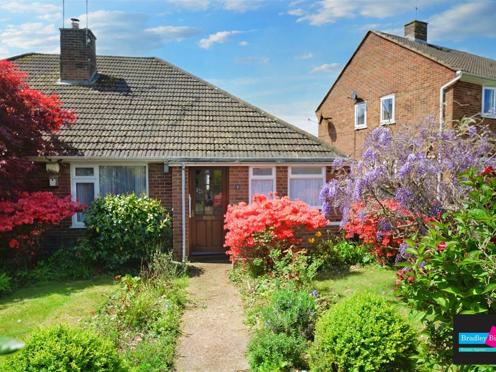 2 bed bungalow for sale in Glebe Way, Kennington, Ashford, Kent TN24