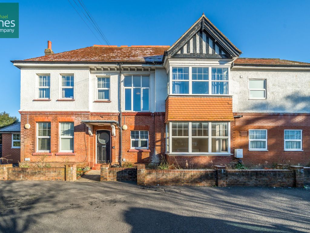 1 bed flat to rent in Mill Road, Worthing, West Sussex BN11, £950 pcm