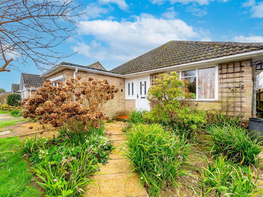 3 bed detached bungalow for sale in Farm Close, Seaford BN25, £400,000